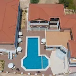Zante Holidays Aparthotel 3*